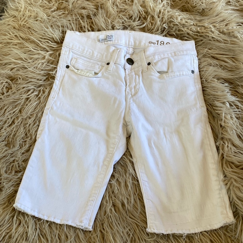 Gap white jean shorts size 0/25